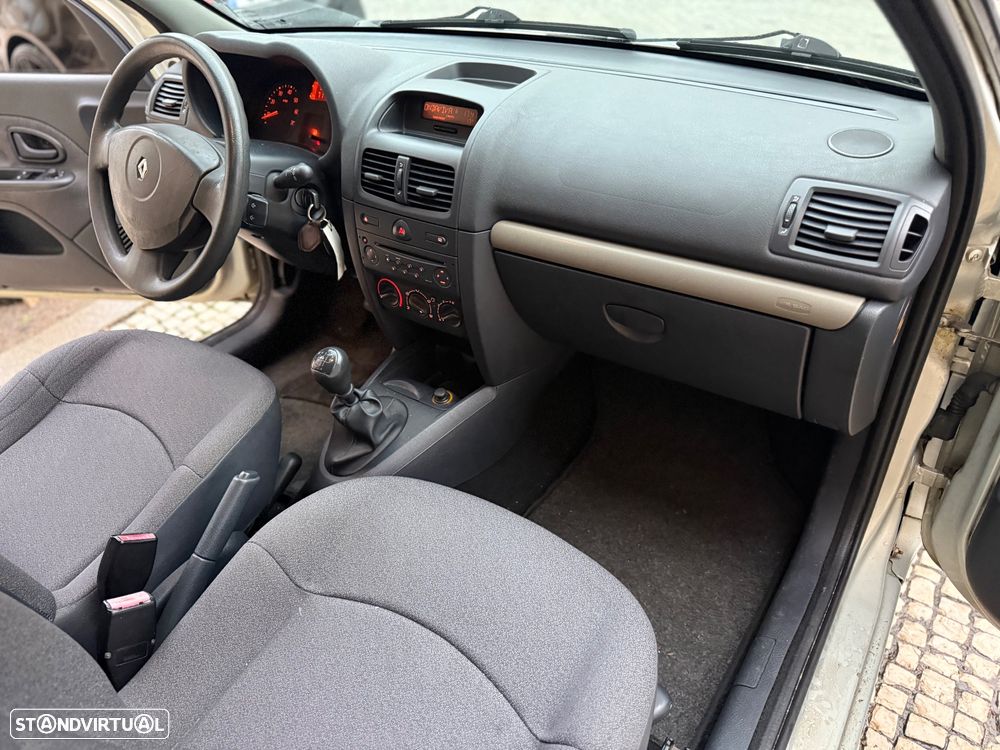 Renault Clio 1.2 16V Confort - 13