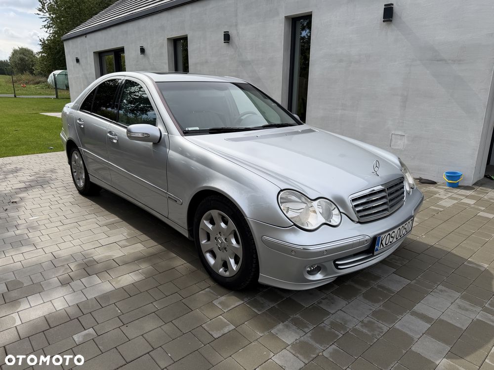 Mercedes-Benz C-Class 2006 photo 2