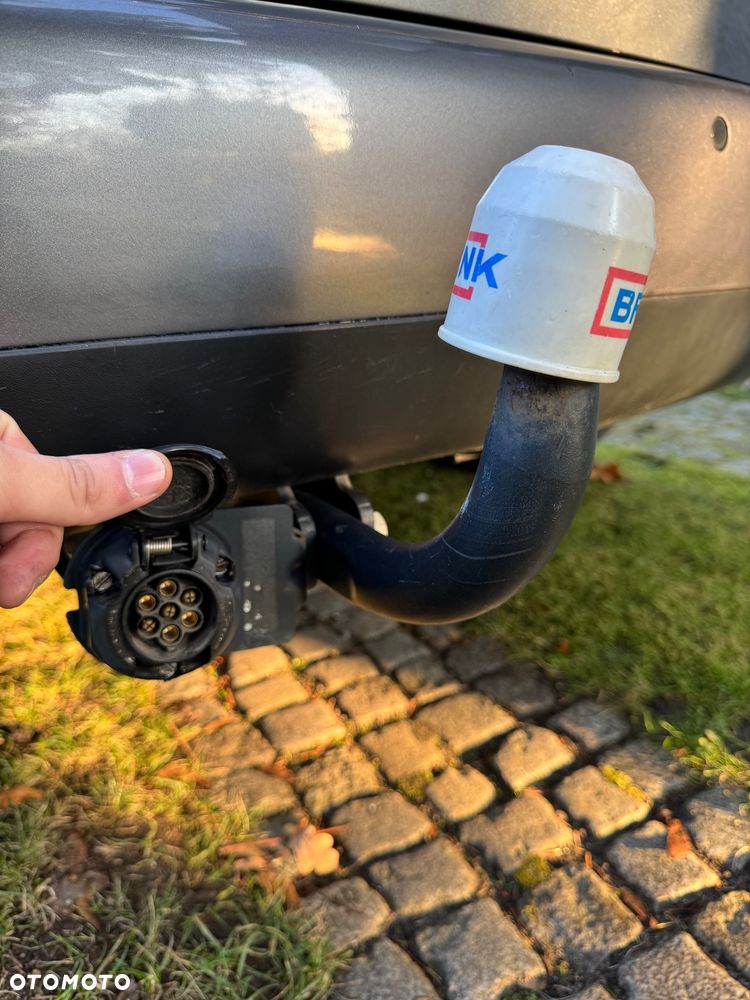 Volkswagen Touran 1.6 FSI Highline - 17