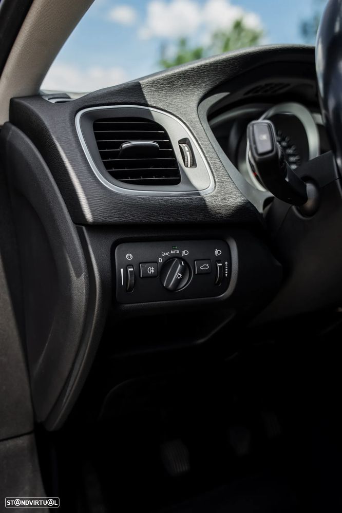Volvo V40 D2 - 24