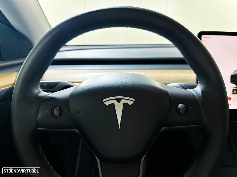 Tesla Model Y Long Range Dual Motor AWD - 46