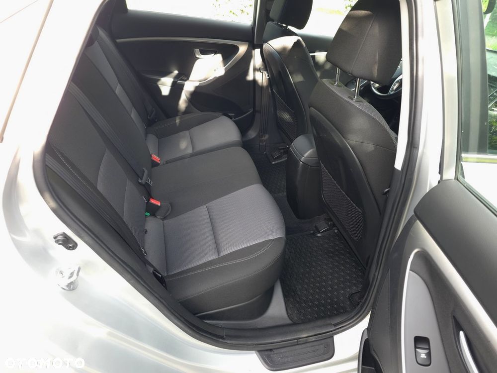 Hyundai i30 blue 1.6 CRDi Style - 10