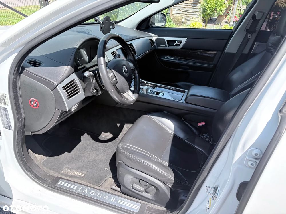 Jaguar XF 3.0 V6 D Premium Luxury - 10