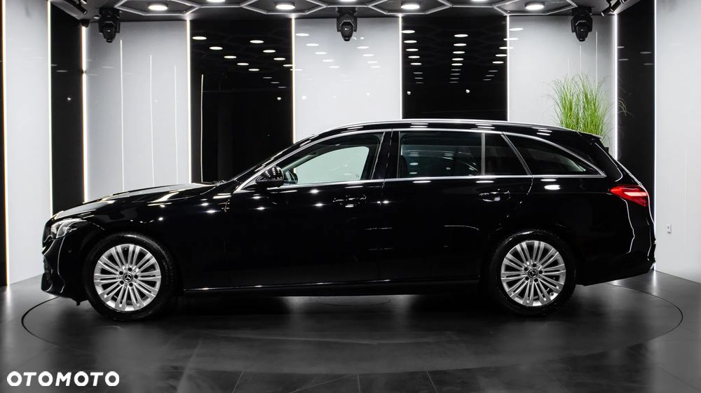 Mercedes-Benz C-Class 2024 photo 3
