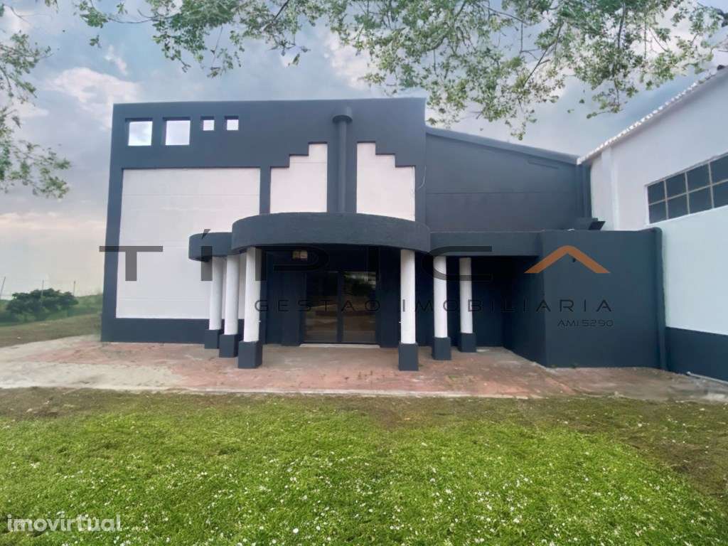 Armazém \ Pavilhão junto à nacional 9 - Grande imagem: 2/9