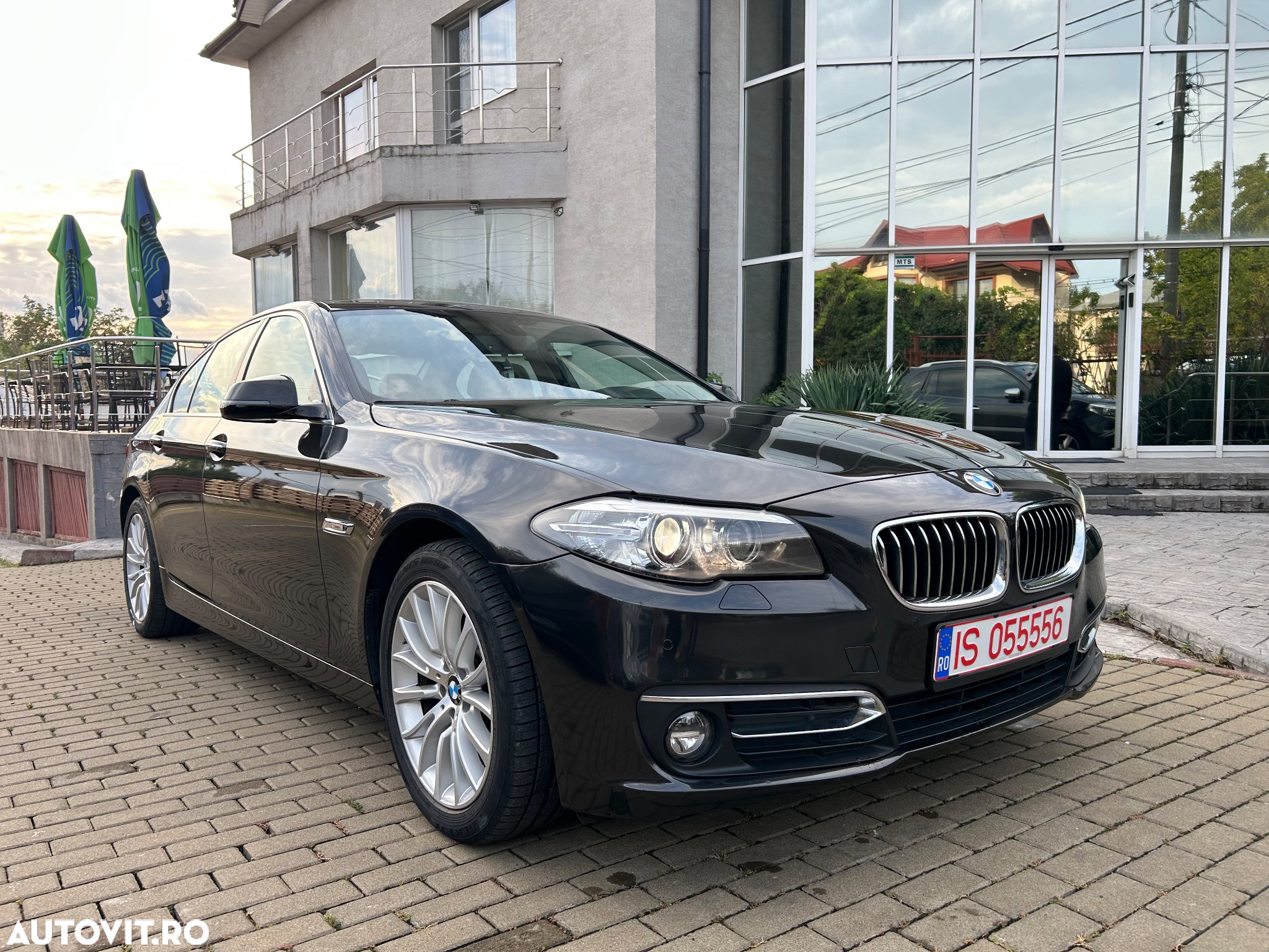 BMW Seria 5 520i Touring Aut. Luxury Line - 9