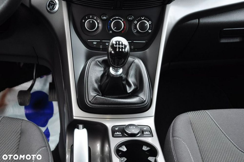 Ford Kuga - 36
