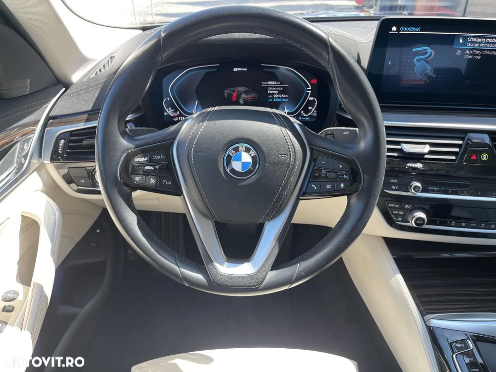 BMW Seria 5 530e Aut. Luxury Line - 15