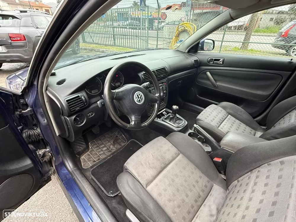 VW Passat 1.9 TDi Highline - 13