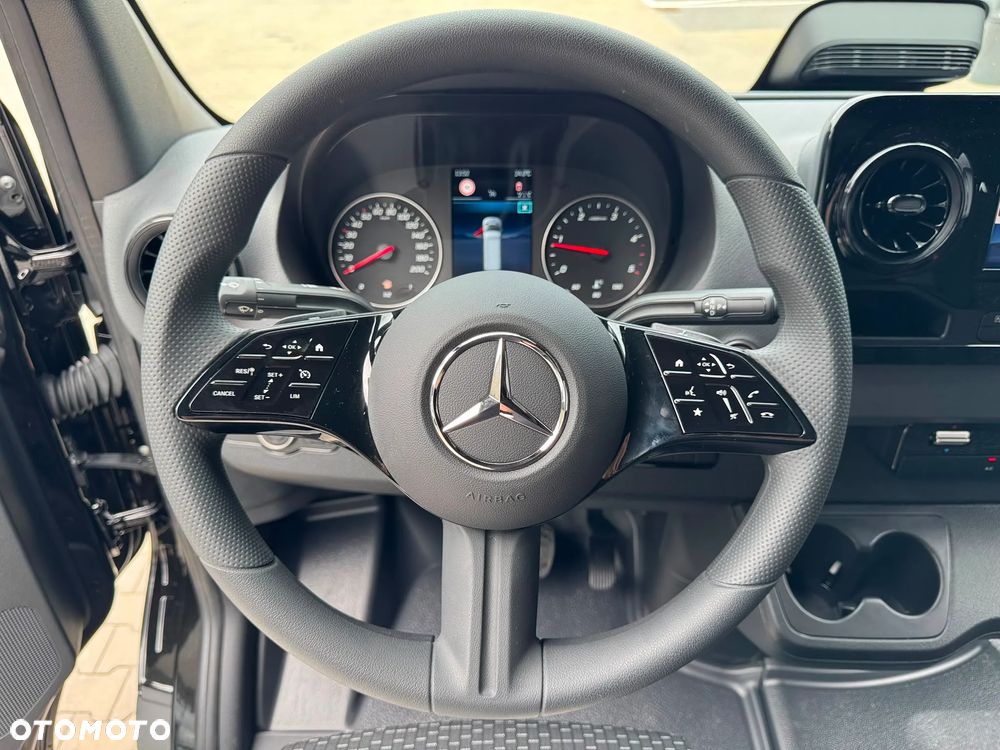 Mercedes-Benz Sprinter - 14
