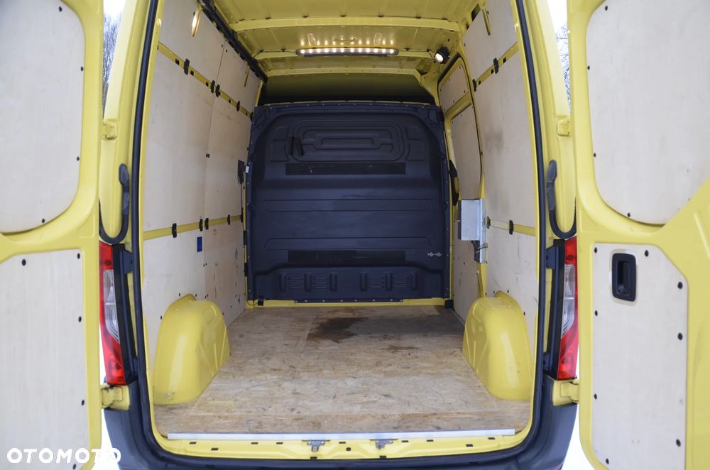Mercedes-Benz Sprinter - 17