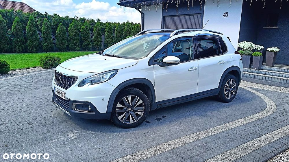 Peugeot 2008 1.2 Pure Tech GPF Signature S&S - 1