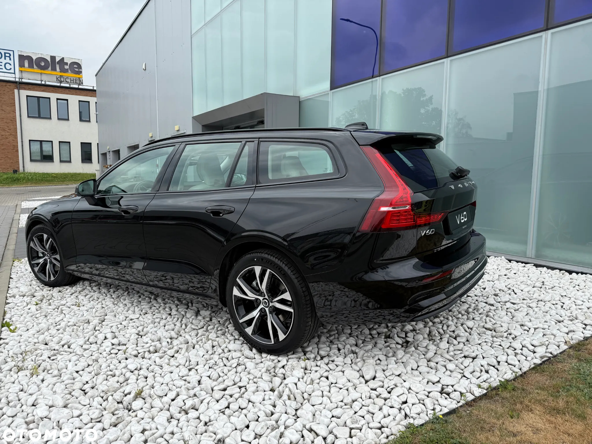 Volvo V60 B4 B Plus Dark - 10