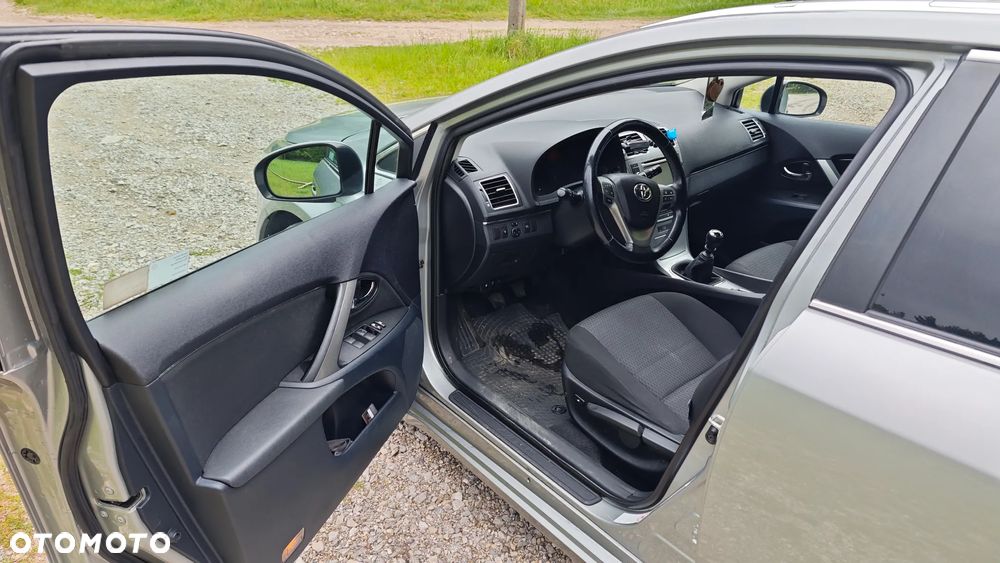 Toyota Avensis - 9