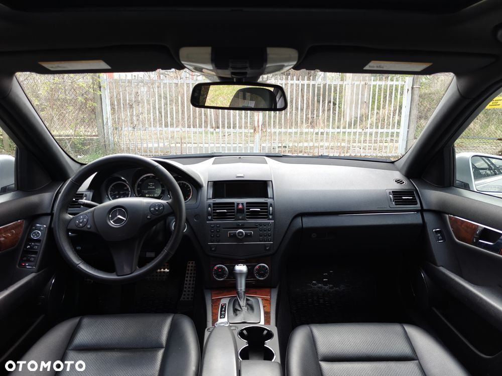 Mercedes-Benz Klasa C 300 Avantgarde 4-Matic - 27