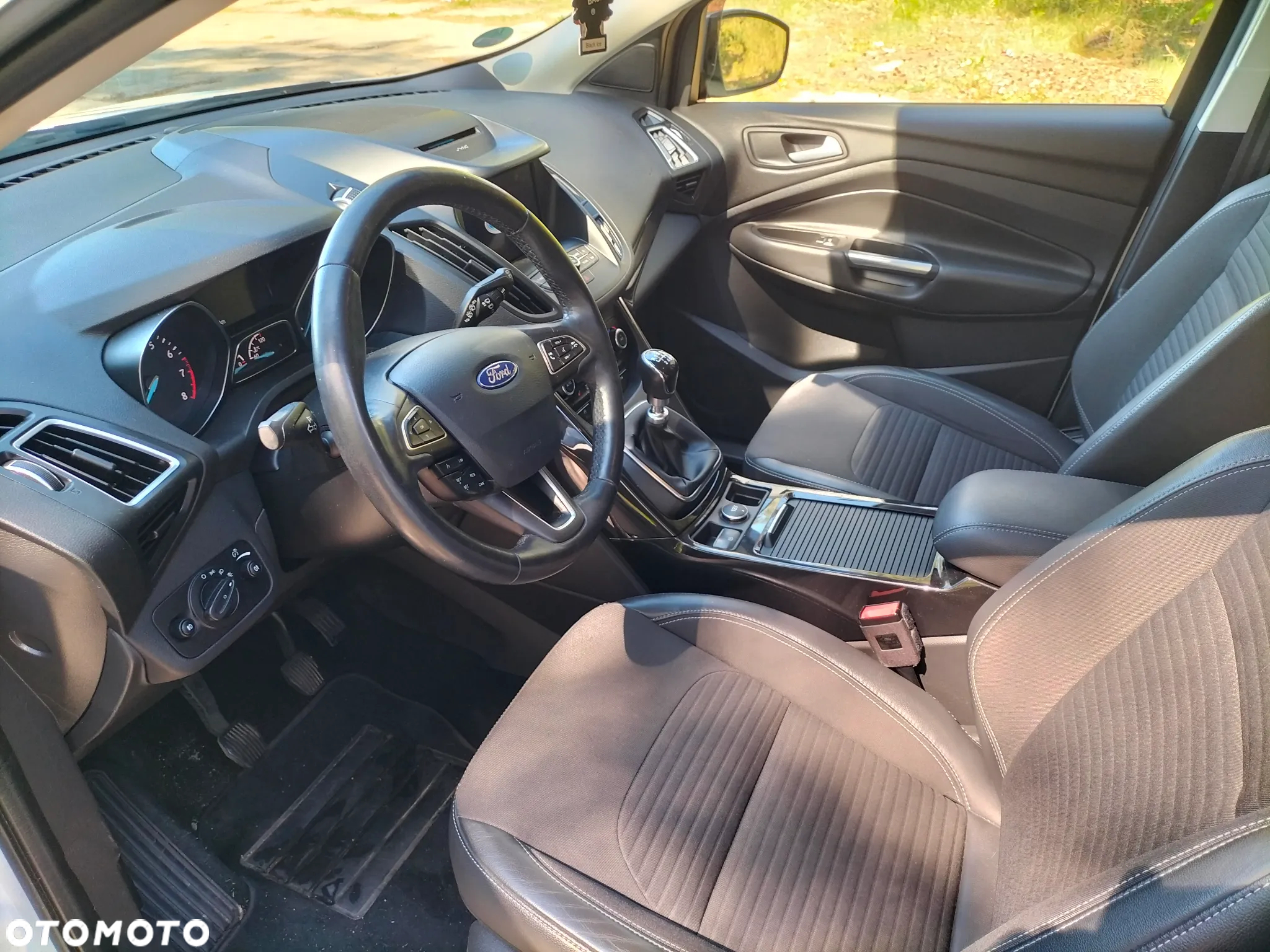 Ford Kuga 1.5 EcoBoost 2x4 Titanium - 6