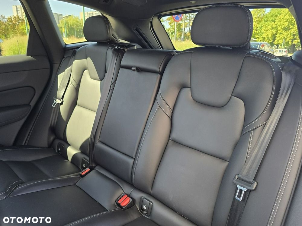 Volvo XC 60 T8 AWD Ultra Black Edition - 10