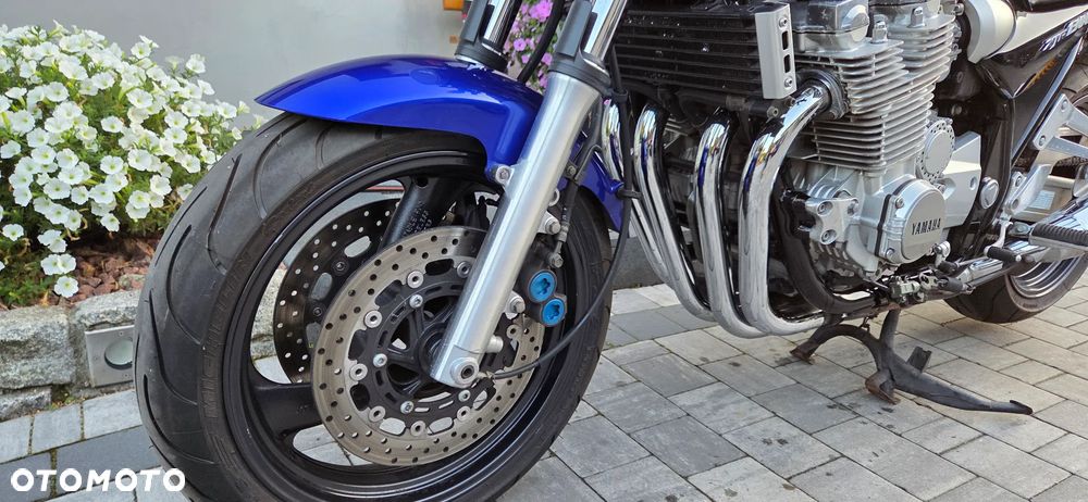 Yamaha XJR - 18