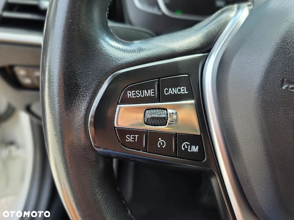 BMW Seria 3 318i M Sport sport - 20
