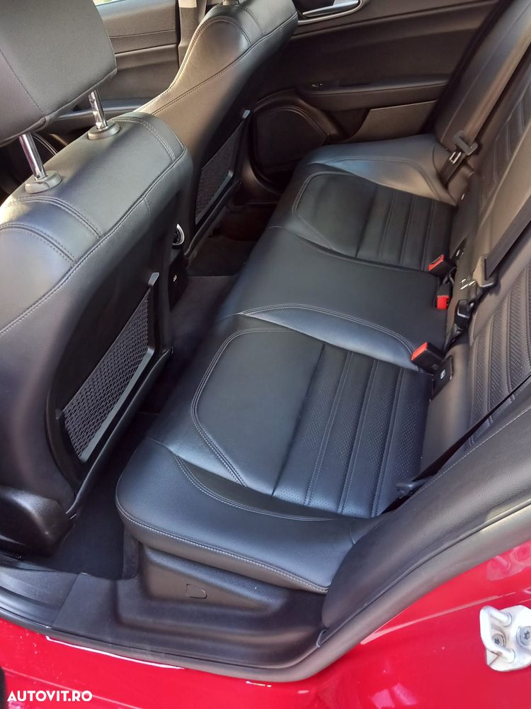 Alfa Romeo Giulia 2.0 Turbo AWD AT8 Veloce - 4