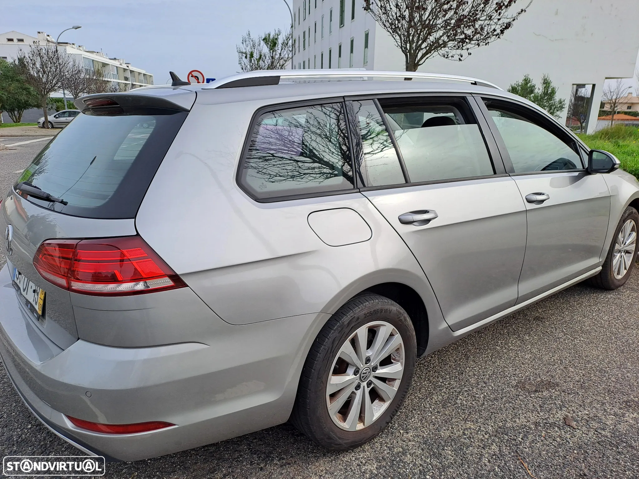 VW Golf Variant 1.6 TDi Highline DSG - 4