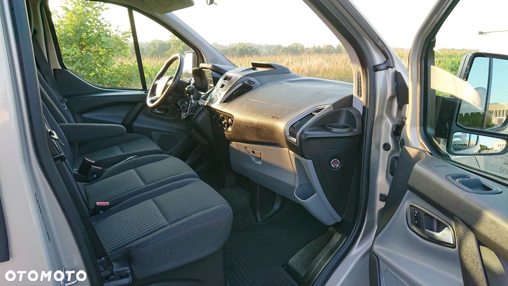 Ford Tourneo Custom - 10