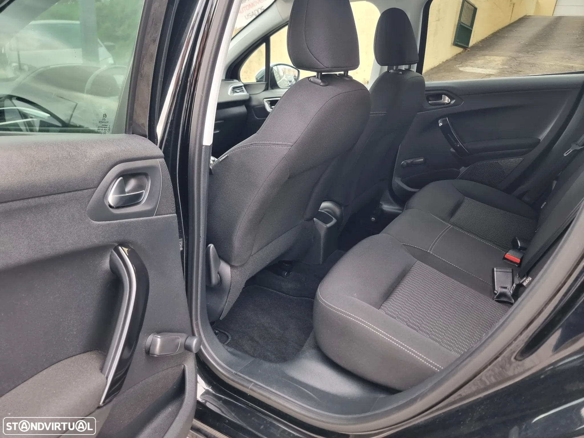 Peugeot 208 1.4 HDi SE Style - 14