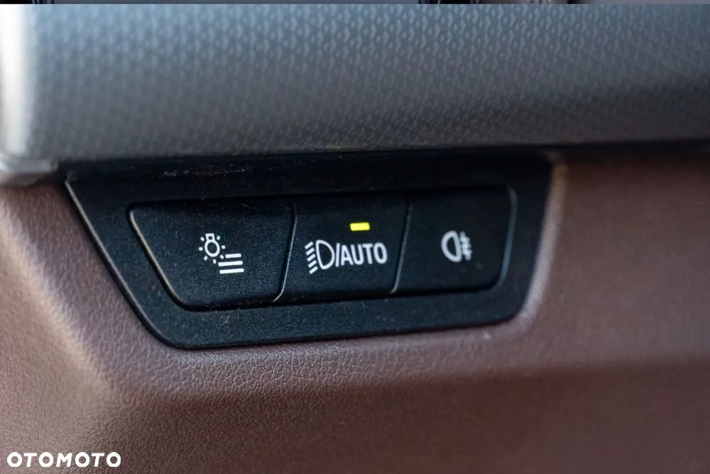 BMW X1 sDrive20i mHEV - 28