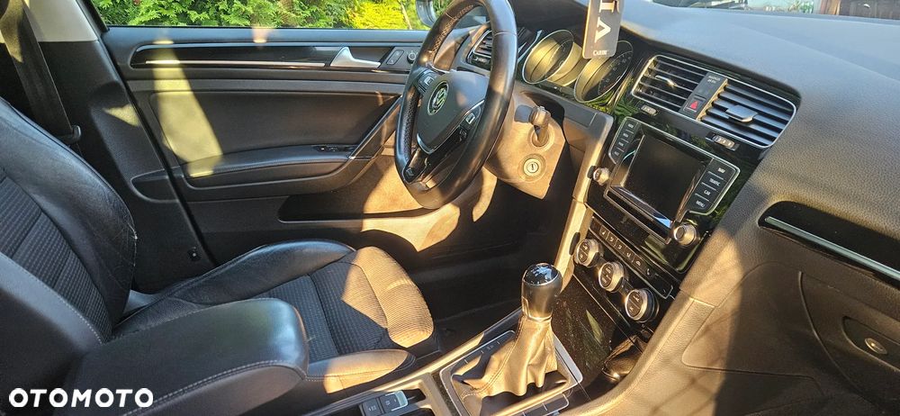 Volkswagen Golf - 23