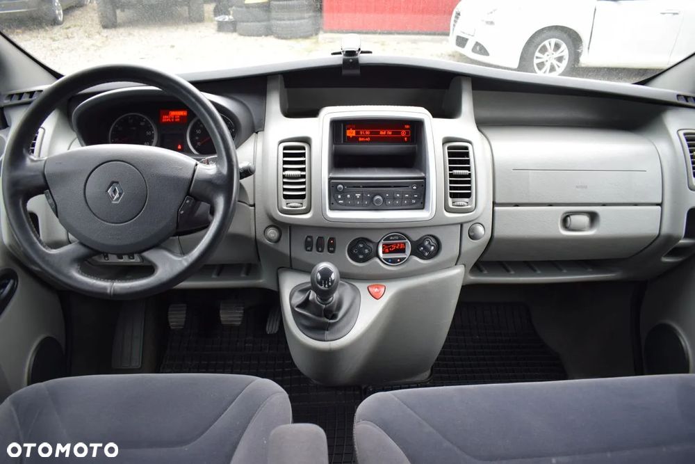 Renault Trafic 2.0 dCi 115 FAP Grand Passenger Black Edition - 17