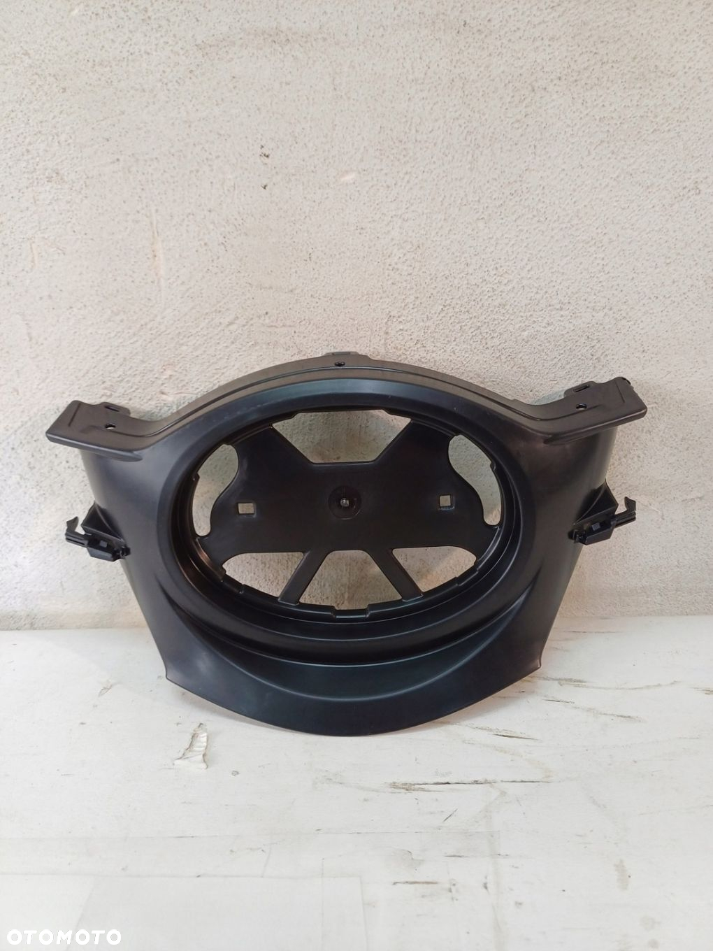 GRILL ATRAPA ZNACZEK ZDERZAKA PRZÓD TOYOTA AURIS II 2 12- - 2