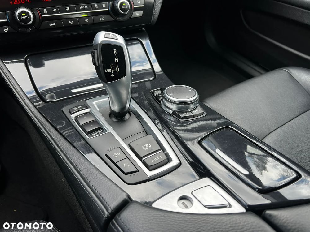 BMW Seria 5 525d xDrive Sport-Aut - 35