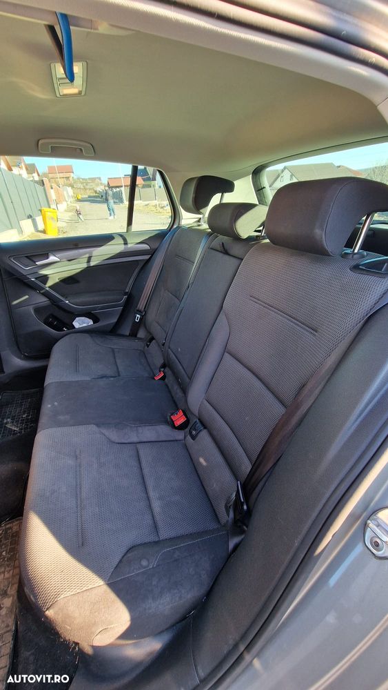 Volkswagen Golf - 10