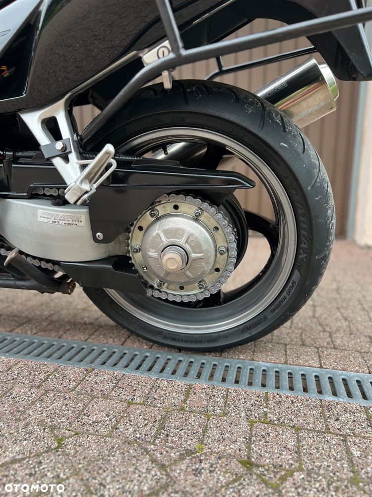 Honda VFR - 25