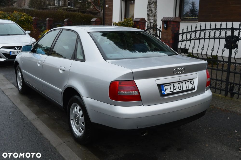 Audi A4 Limousine 1.8 - 4