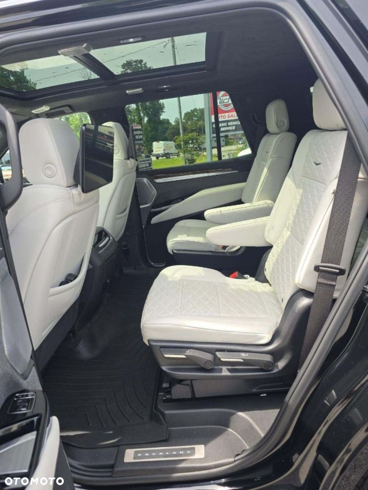 Cadillac Escalade - 11