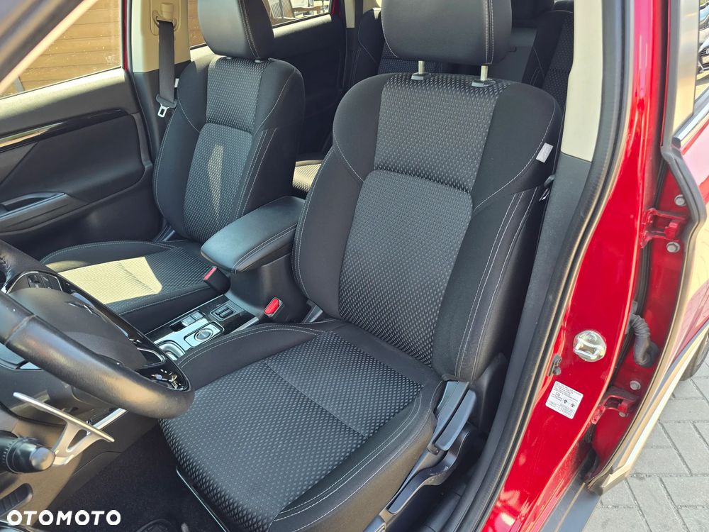 Mitsubishi Outlander - 12