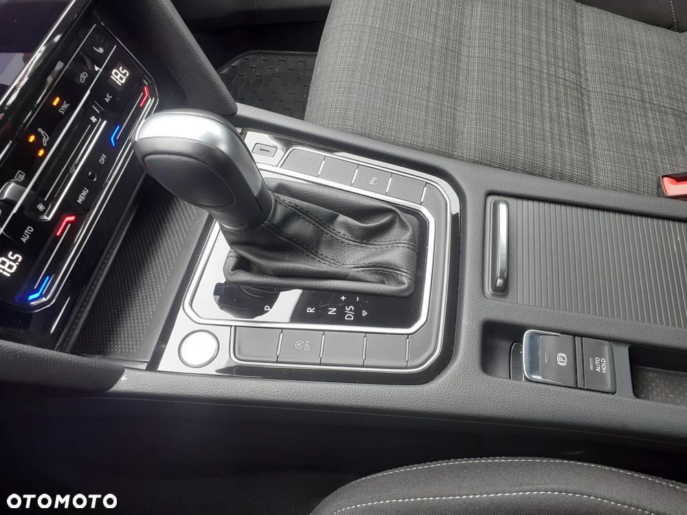 Volkswagen Passat - 22