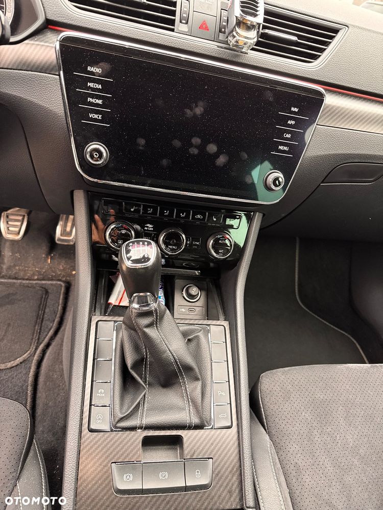 Skoda Superb 1.5 TSI Sportline - 10