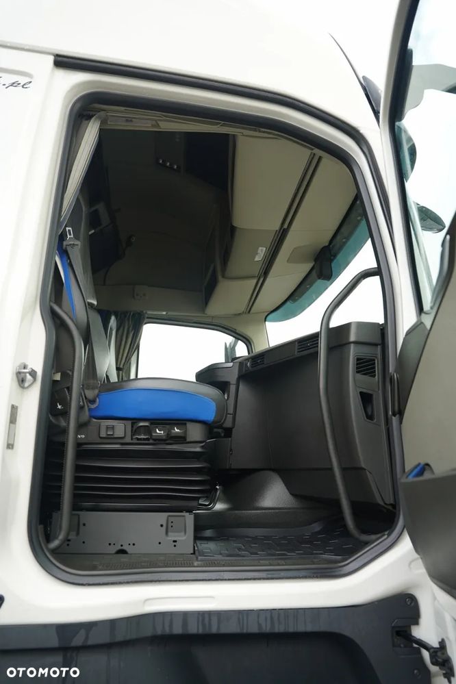 Volvo FH 460 / XXL / + CHŁODNIA SCHMITZ / 2 OSIE PODNOSZONE / PO KONTRAKCIE SERWISOWYM / - 37