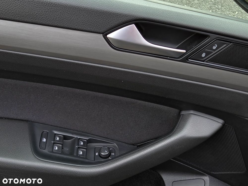 Volkswagen Passat 2.0 TDI (BlueMotion Technology) Trendline - 32