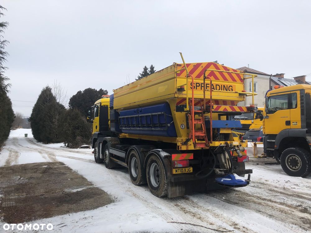 MAN TGS 32.360 8x4 piaskarka solarka schmidt euro5 pług - 7