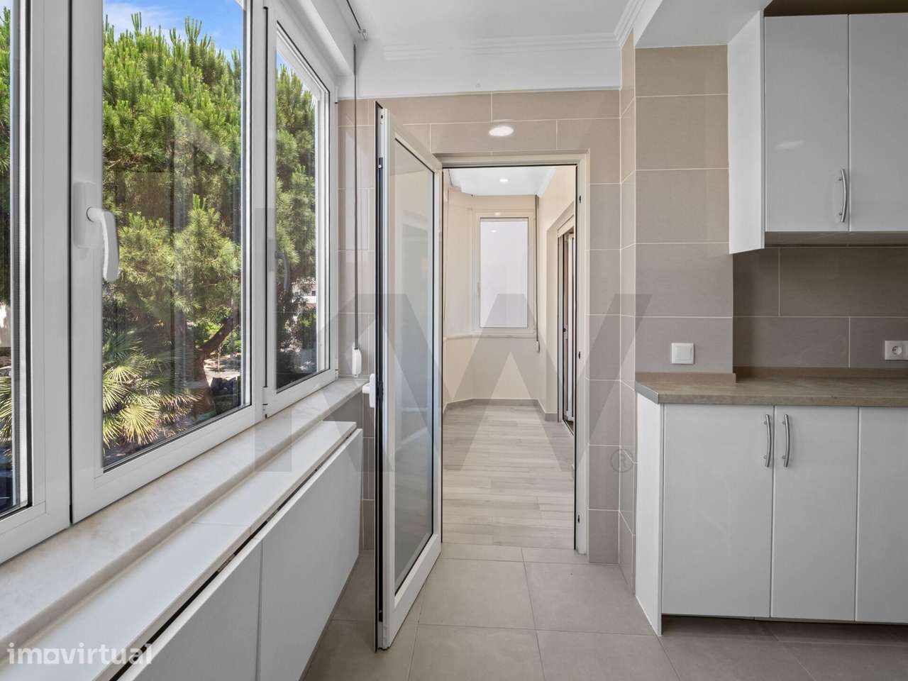 Apartamento T2 Renovado em Carcavelos - Zona sossegada, a 8 min da Pra - Grande imagem: 4/17