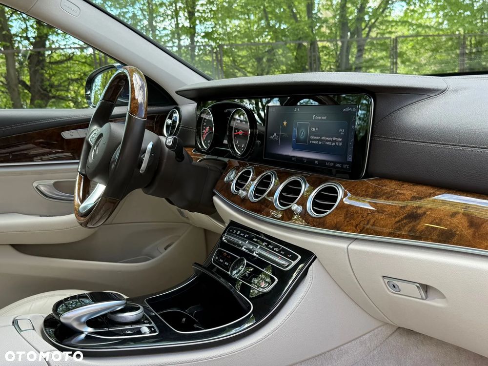 Mercedes-Benz Klasa E 220 d 4-Matic Business Edition 9G-TRONIC - 12