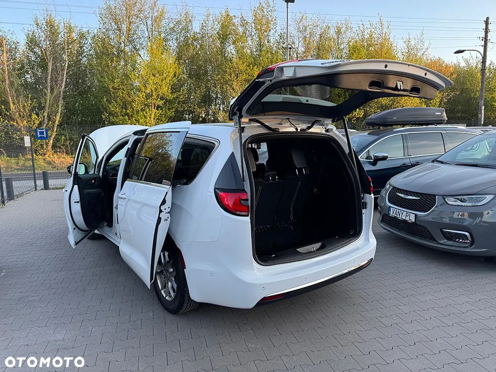 Chrysler Pacifica - 22