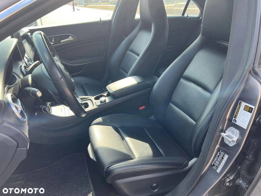 Mercedes-Benz CLA 250 7G-DCT - 9