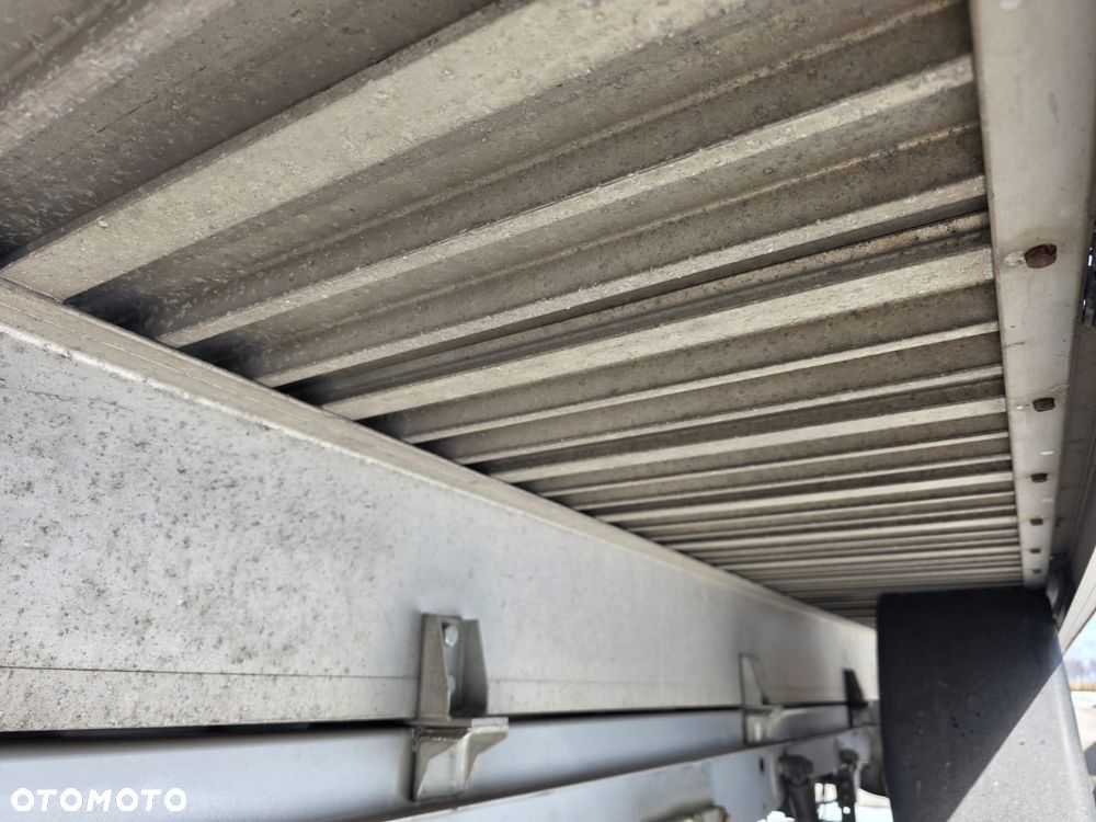 Zabudowa skrzyniowa / platforma – Mercedes Sprinter – 4,95 x 2,10 m - 5