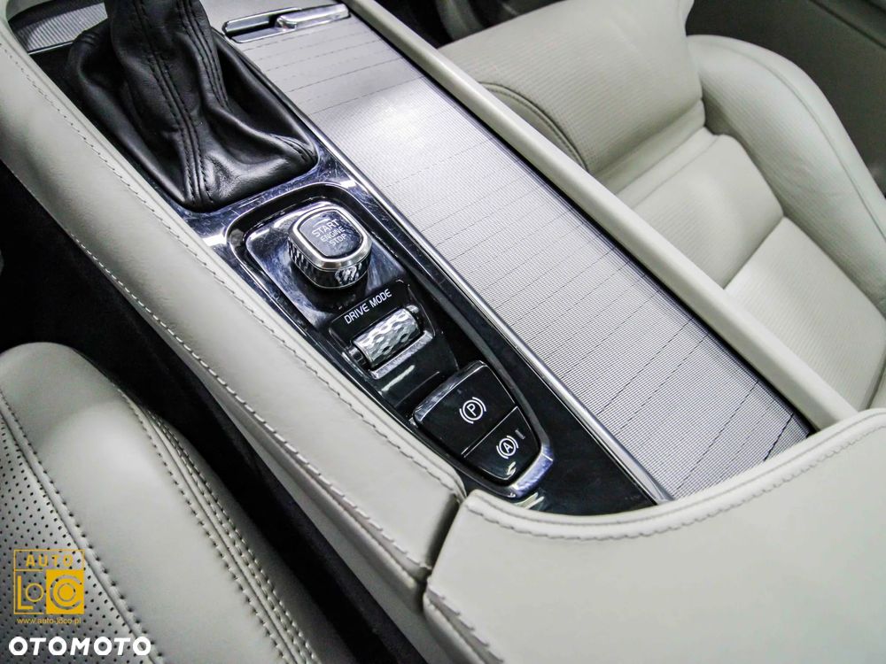 Volvo XC 90 D5 AWD Geartronic Inscription - 38