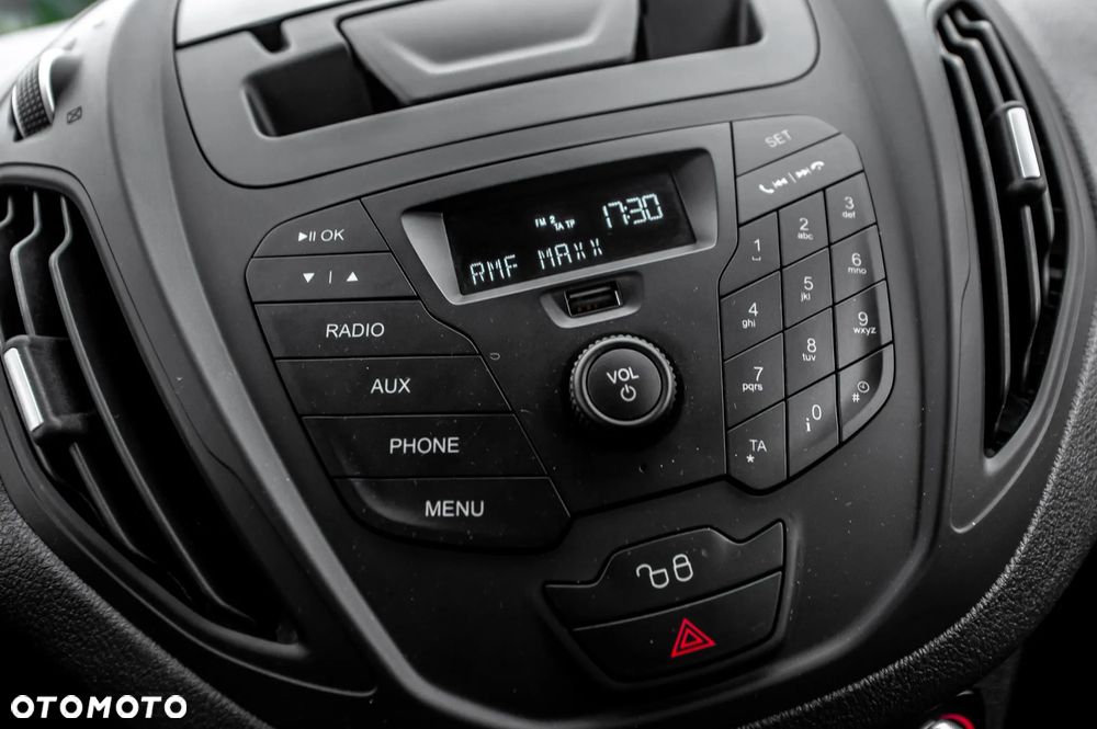 Ford Tourneo Courier 1.0 EcoBoost S&S Titanium - 27