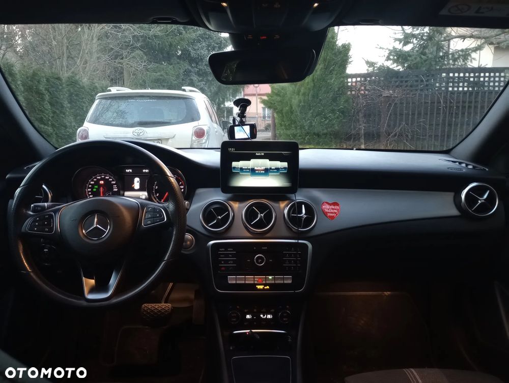 Mercedes-Benz GLA 200 7G-DCT - 14